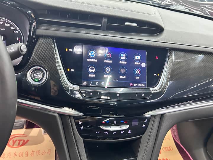 Фото 17 - Cadillac XT6