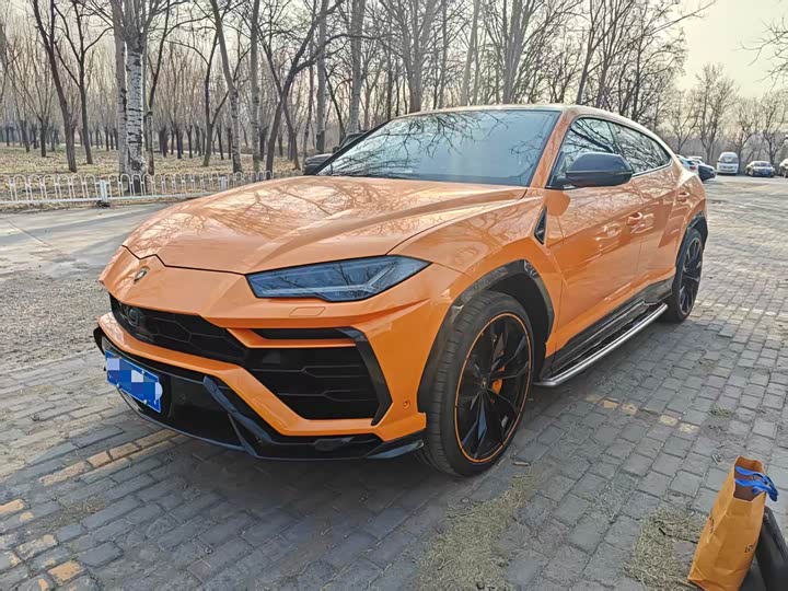 Фото 1 - Lamborghini Urus