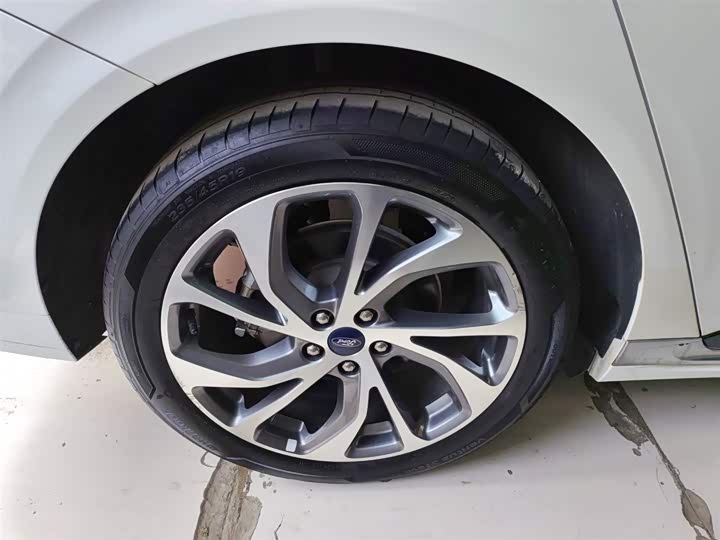 Фото 26 - Ford Mondeo