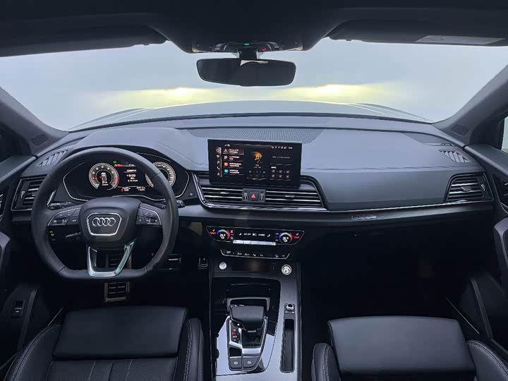 Фото 10 - Audi Q5L