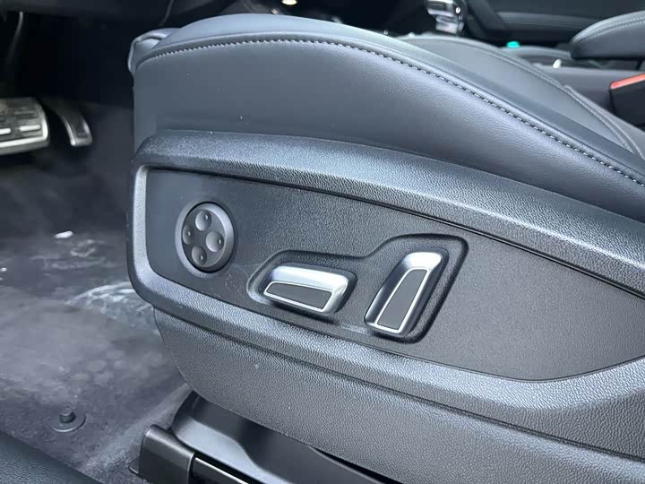 Фото 19 - Audi Q5L