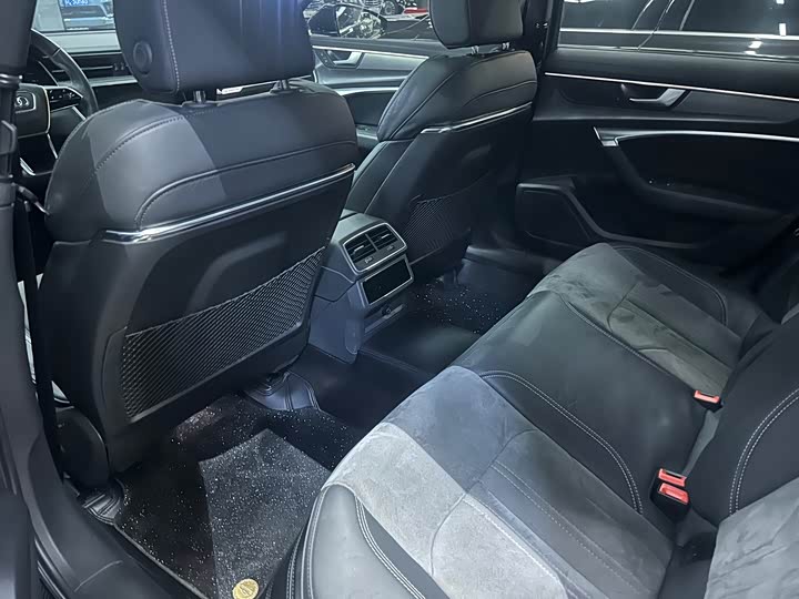 Фото 13 - Audi A6L