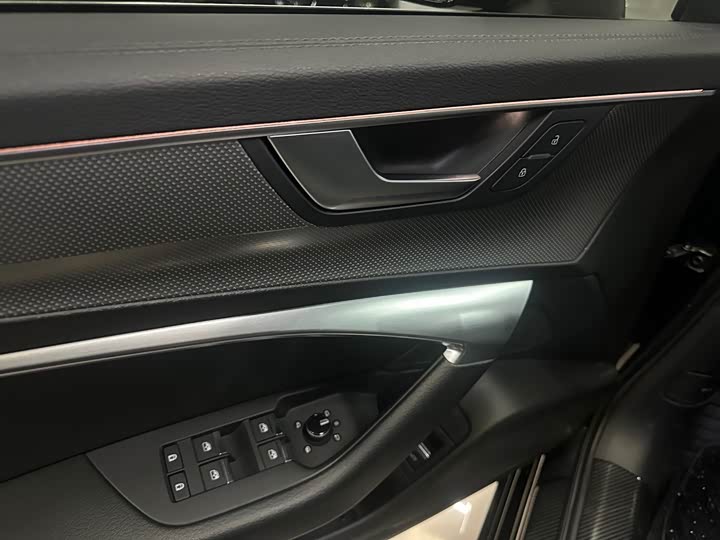 Фото 15 - Audi A6L