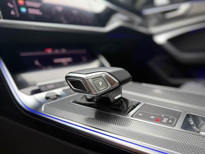 Фото 5 - Audi A6L