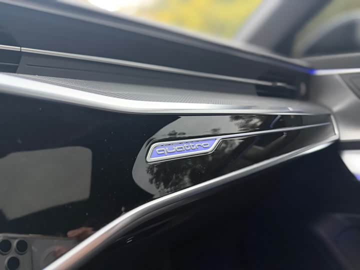 Фото 7 - Audi A6L