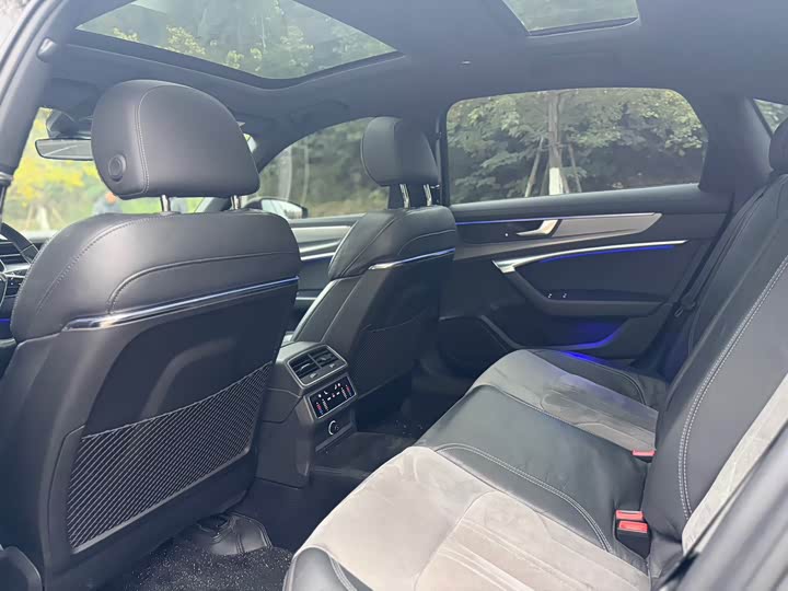 Фото 8 - Audi A6L