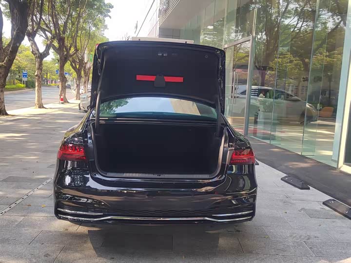 Фото 10 - Audi A7L