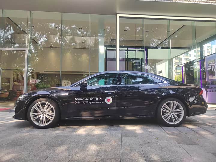 Фото 3 - Audi A7L