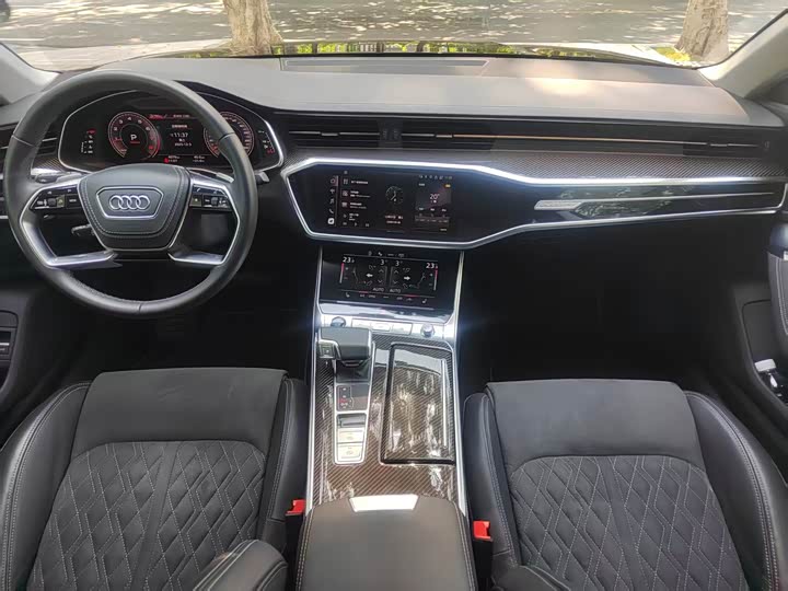 Фото 4 - Audi A7L