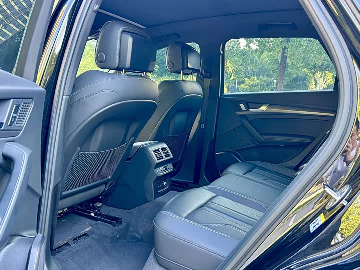 Фото 11 - Audi Q5L