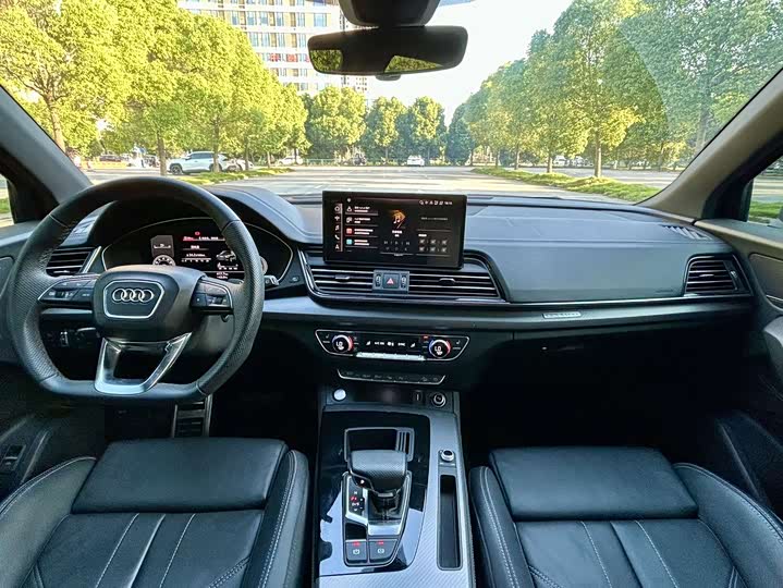 Фото 17 - Audi Q5L