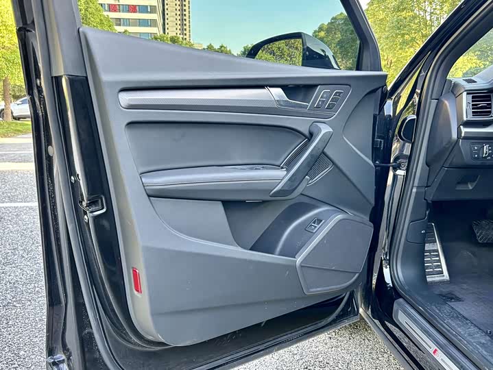 Фото 18 - Audi Q5L