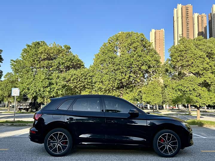 Фото 5 - Audi Q5L