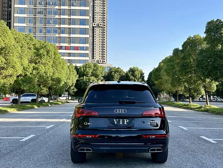 Фото 7 - Audi Q5L
