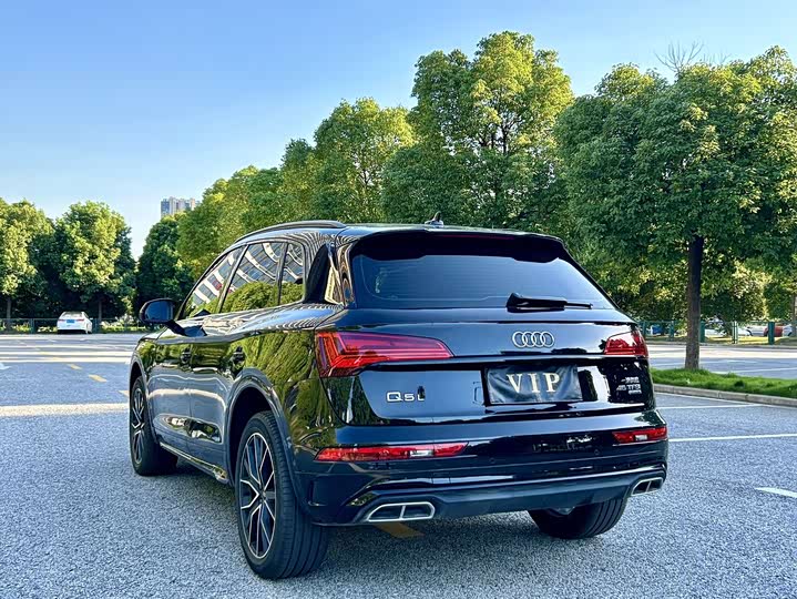 Фото 8 - Audi Q5L