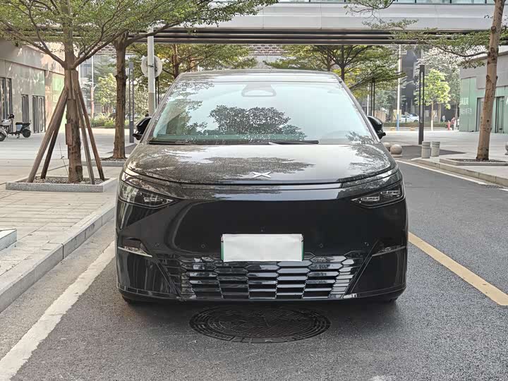 Фото 2 - XPeng X9