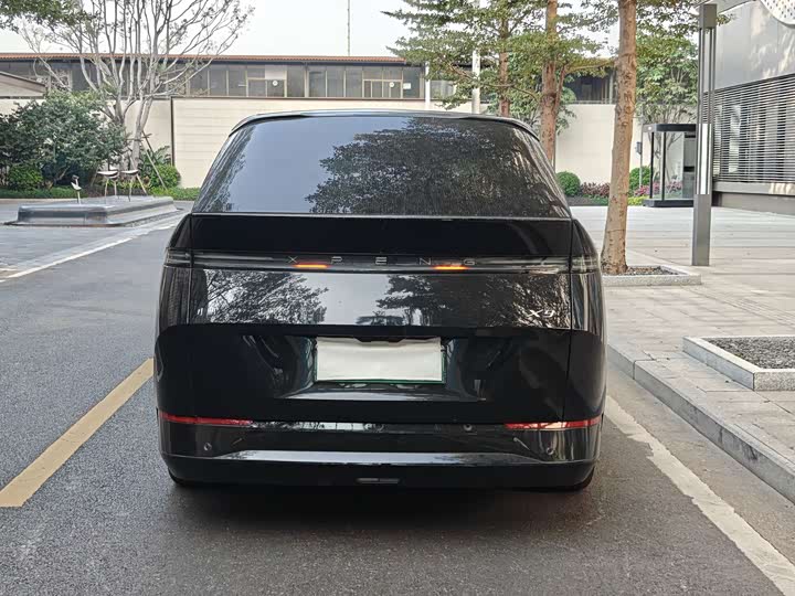 Фото 3 - XPeng X9