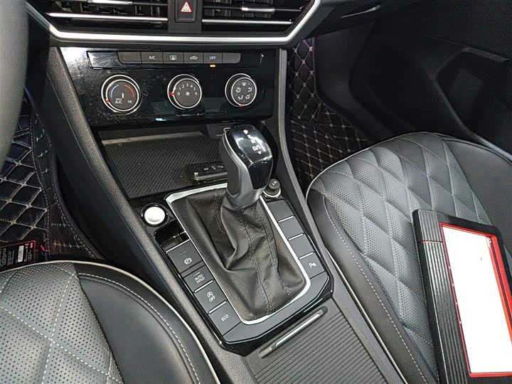 Фото 14 - Volkswagen Sagitar L