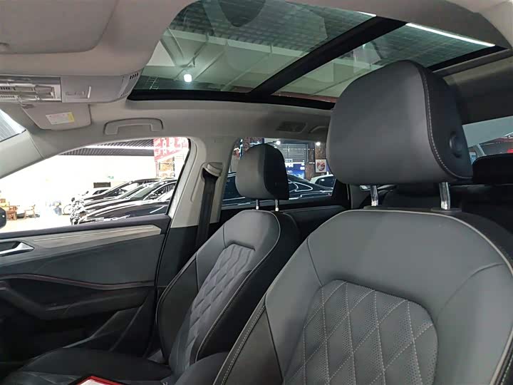 Фото 18 - Volkswagen Sagitar L