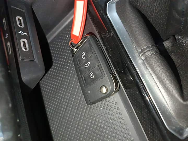 Фото 9 - Volkswagen Sagitar L