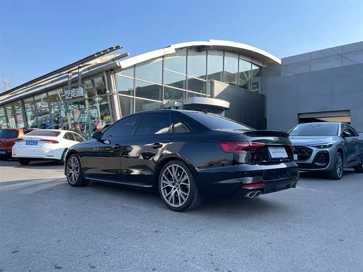 Фото 4 - Audi S4