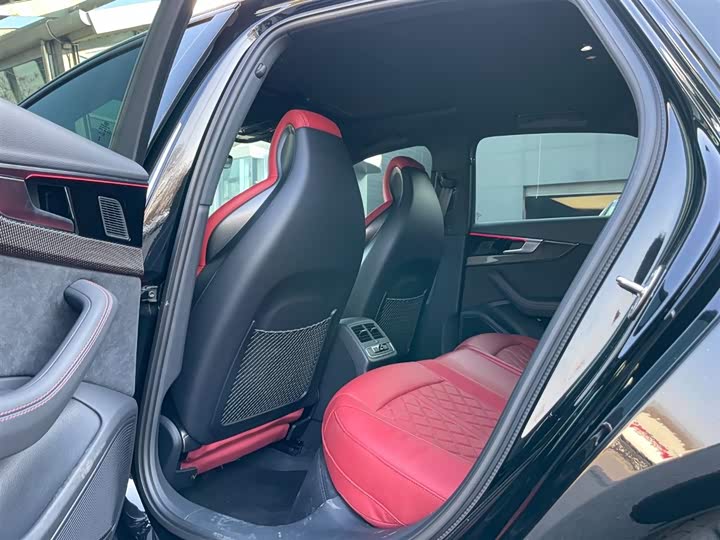 Фото 9 - Audi S4