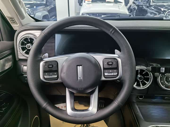 Фото 13 - Tank 300