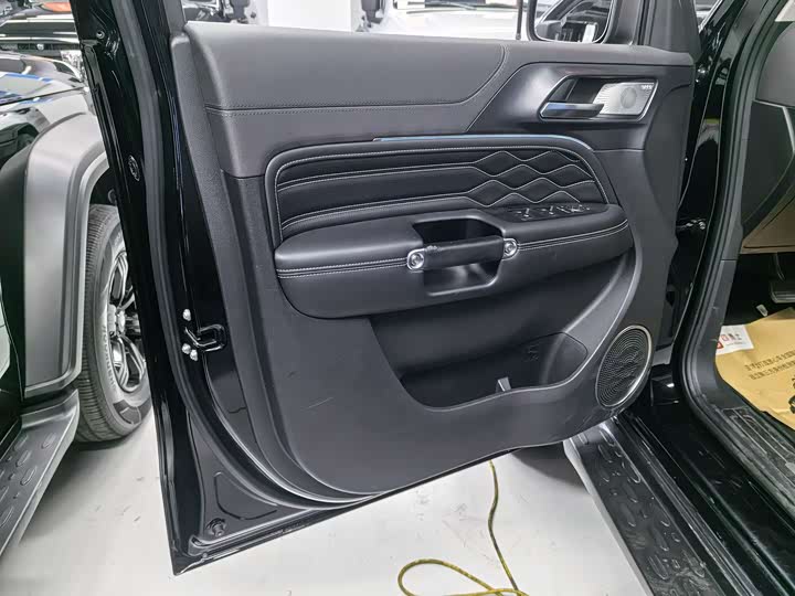 Фото 6 - Tank 300