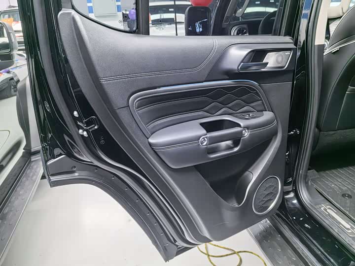 Фото 9 - Tank 300