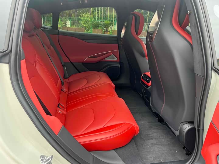 Фото 10 - Xiaomi SU7