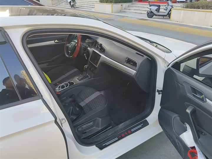 Фото 19 - Volkswagen Lamando L