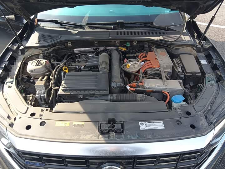 Фото 11 - Volkswagen Passat Hybrid