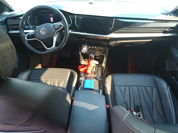 Фото 13 - Volkswagen Passat Hybrid