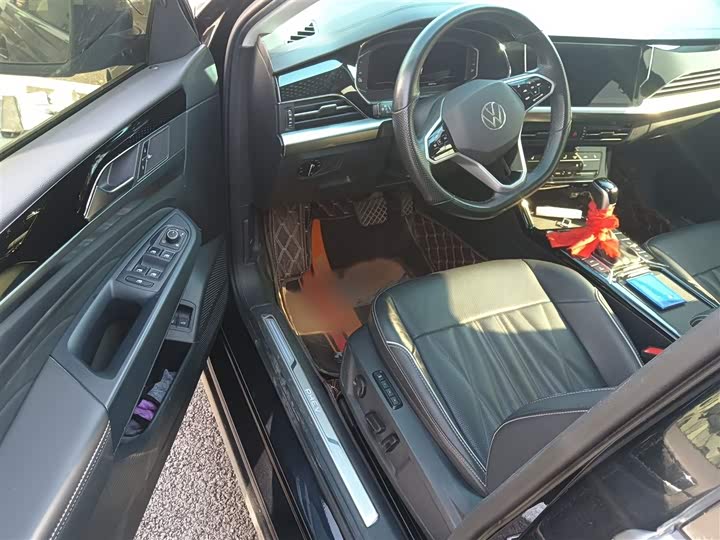 Фото 14 - Volkswagen Passat Hybrid