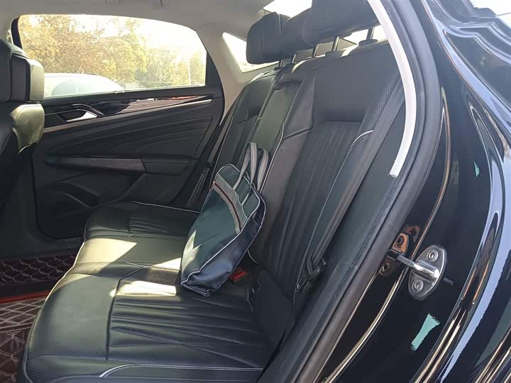 Фото 15 - Volkswagen Passat Hybrid