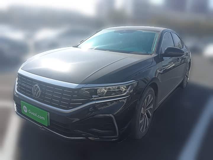 Фото 2 - Volkswagen Passat Hybrid