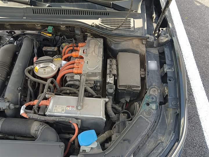 Фото 22 - Volkswagen Passat Hybrid