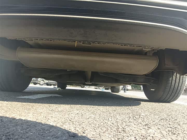 Фото 25 - Volkswagen Passat Hybrid