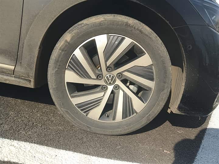 Фото 31 - Volkswagen Passat Hybrid