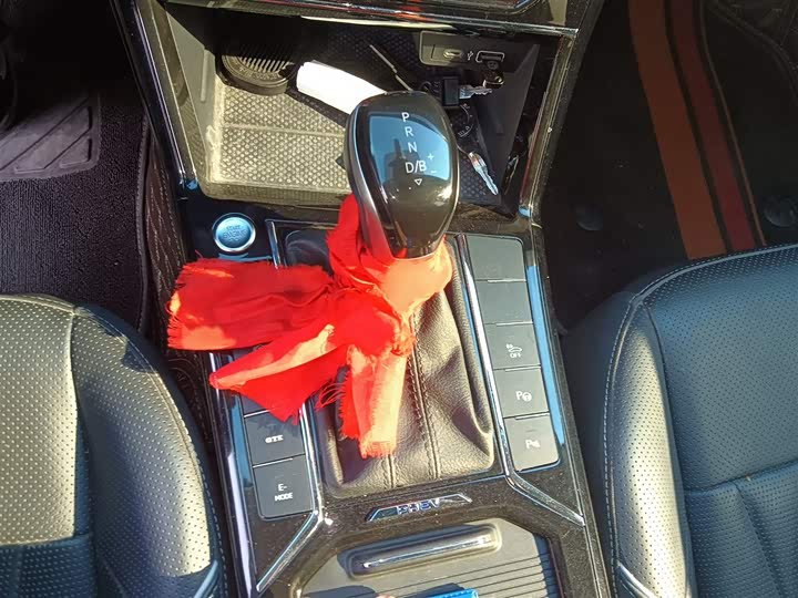 Фото 7 - Volkswagen Passat Hybrid