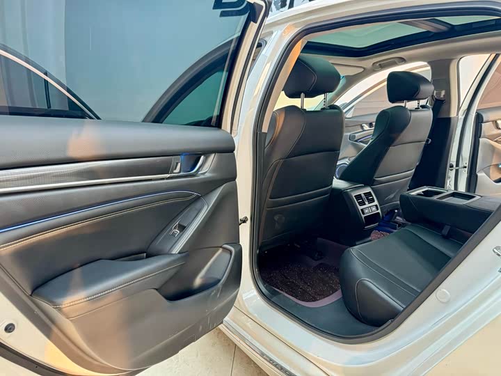 Фото 10 - Honda Accord