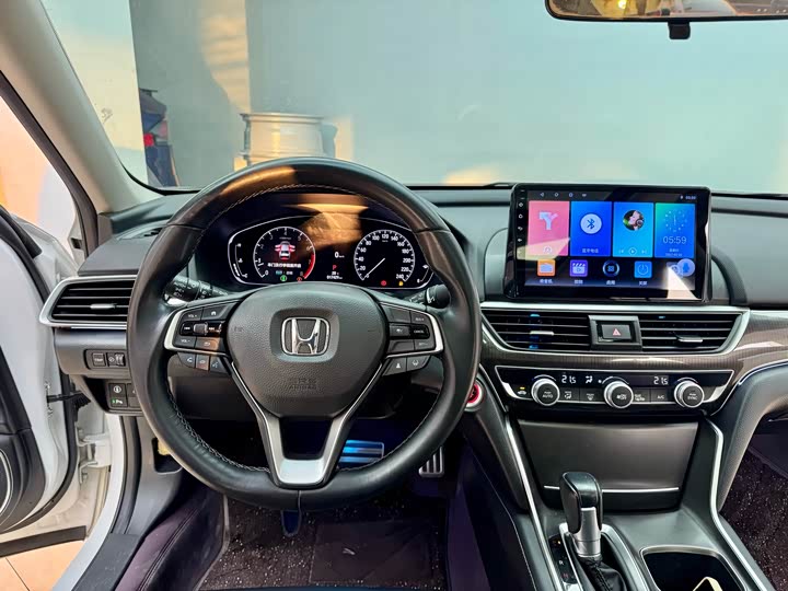 Фото 18 - Honda Accord