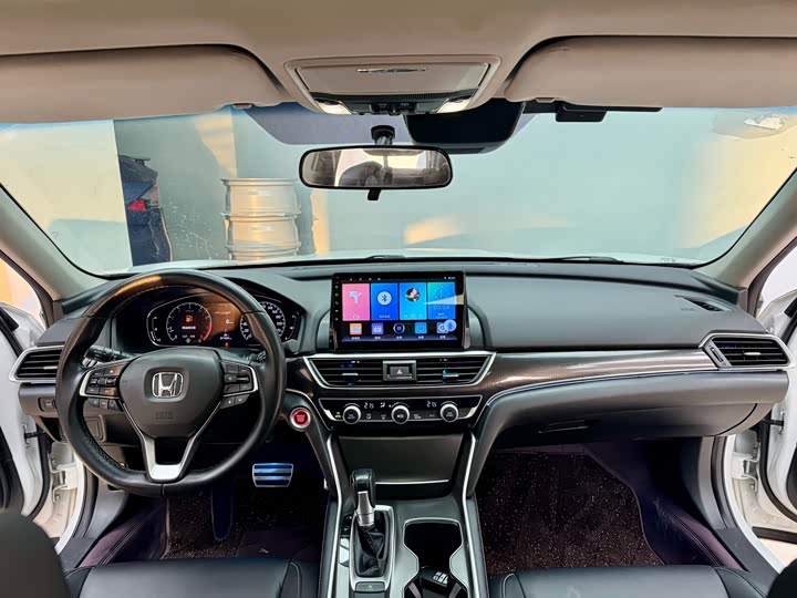 Фото 19 - Honda Accord