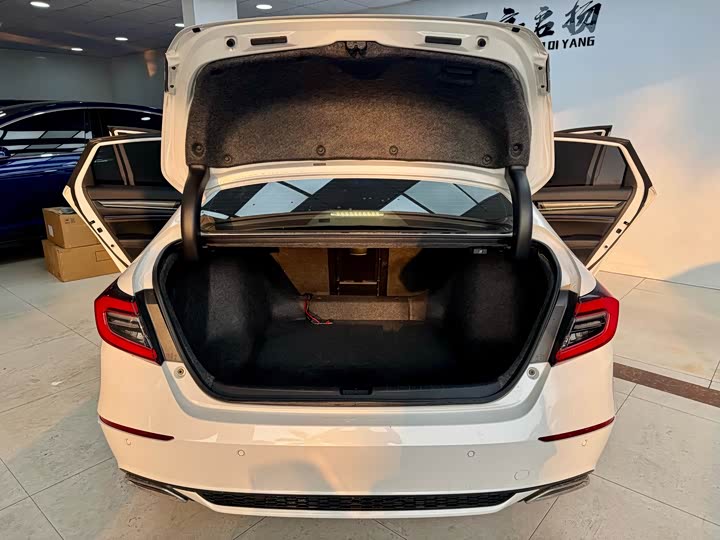 Фото 22 - Honda Accord