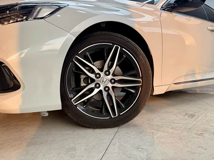 Фото 25 - Honda Accord