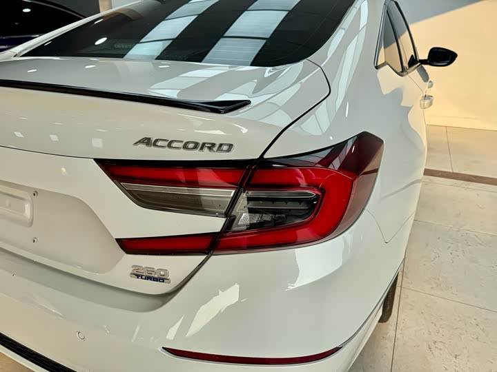 Фото 26 - Honda Accord