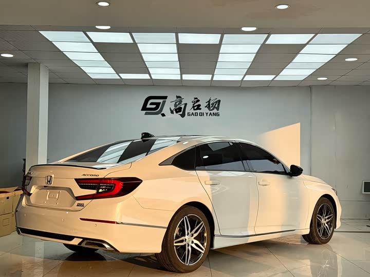 Фото 27 - Honda Accord