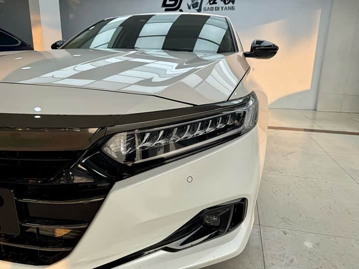 Фото 4 - Honda Accord