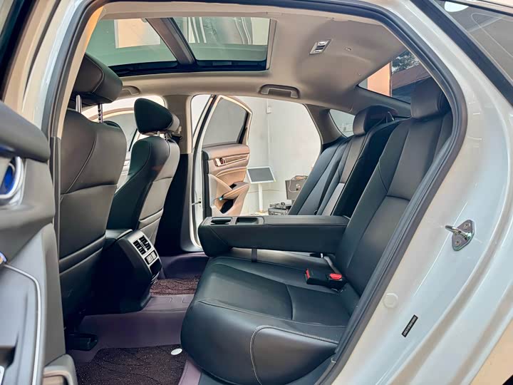 Фото 9 - Honda Accord