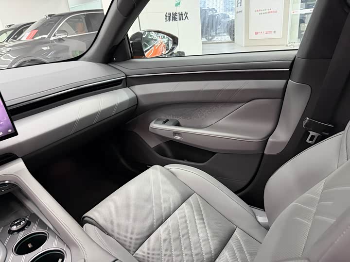 Фото 11 - Zeekr 001